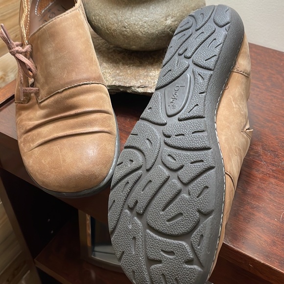 Size 8 natural leather b.o.c. shoes - Picture 8 of 14